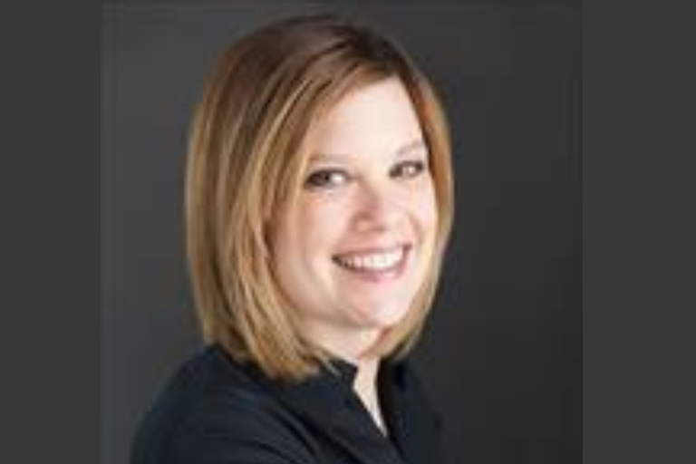 Aimee Medeiros headshot