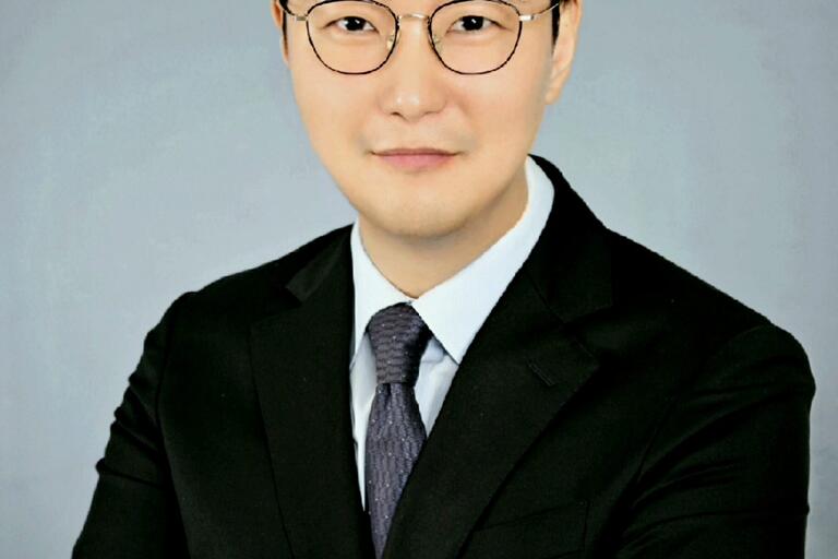 Beom-Jun Seo headshot