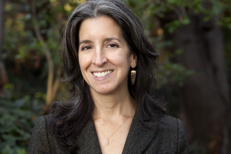 Elena Conis headshot