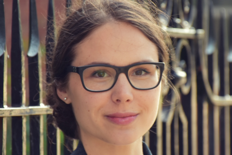 Nina Begus headshot